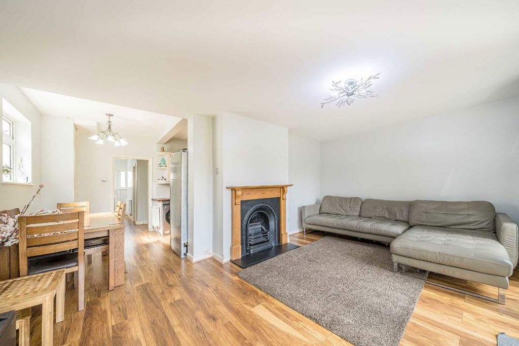 Property photo 3 of 7