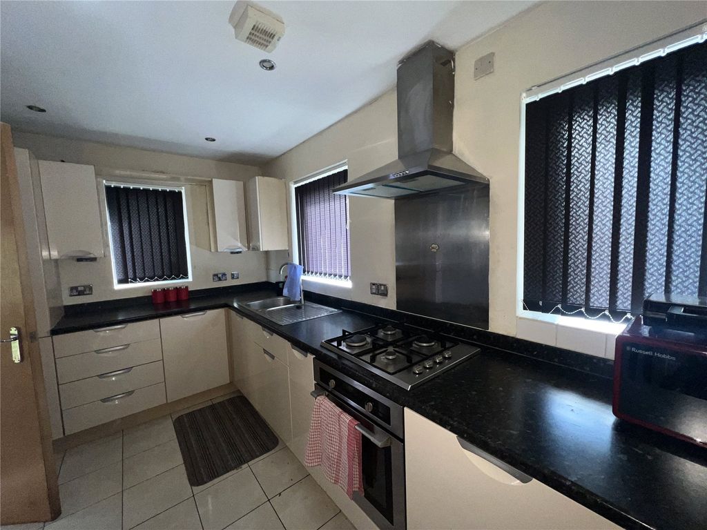 Property photo 2 of 9 Kitchen