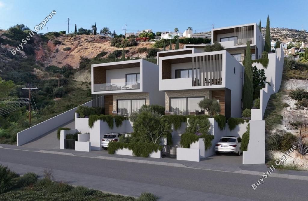 Property photo 3 of 11