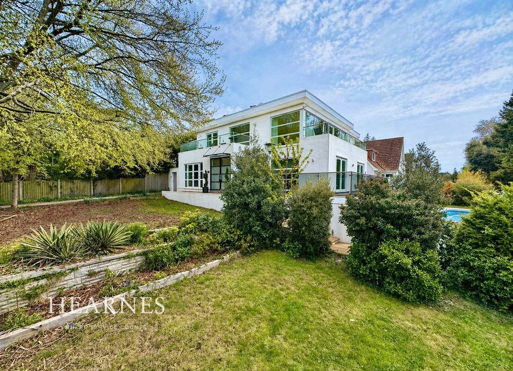 Property photo 1 of 28