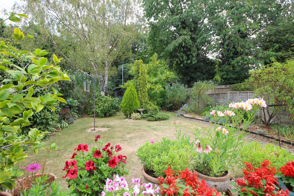 Property photo 2 of 11 Garden 2 .Jpg
