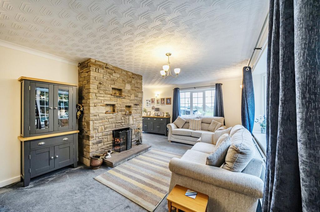 Property photo 2 of 22 1370815-10-68F2671Bc7d47.Jpg