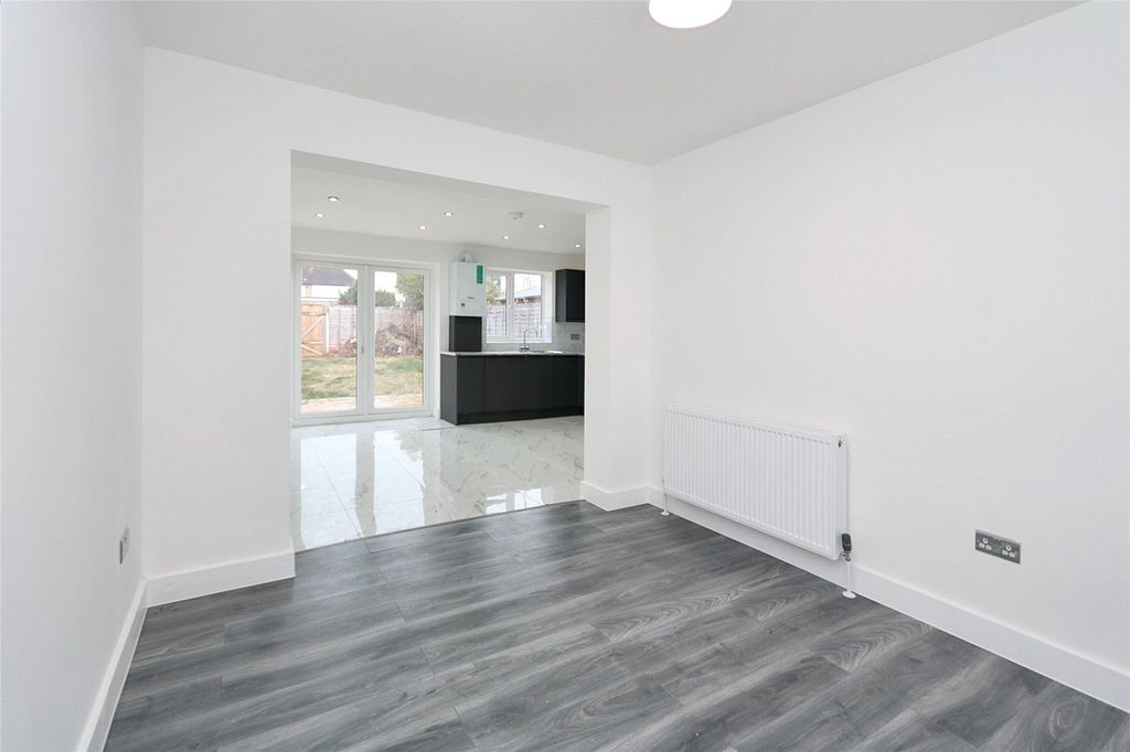 Property photo 2 of 11 Picture No. 10