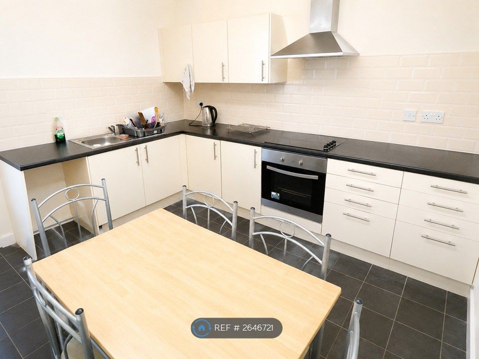 Property photo 3 of 5 Kitchen