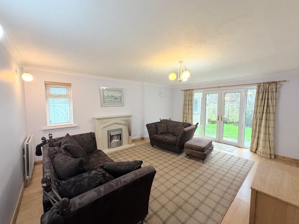 Property photo 2 of 13 Lounge