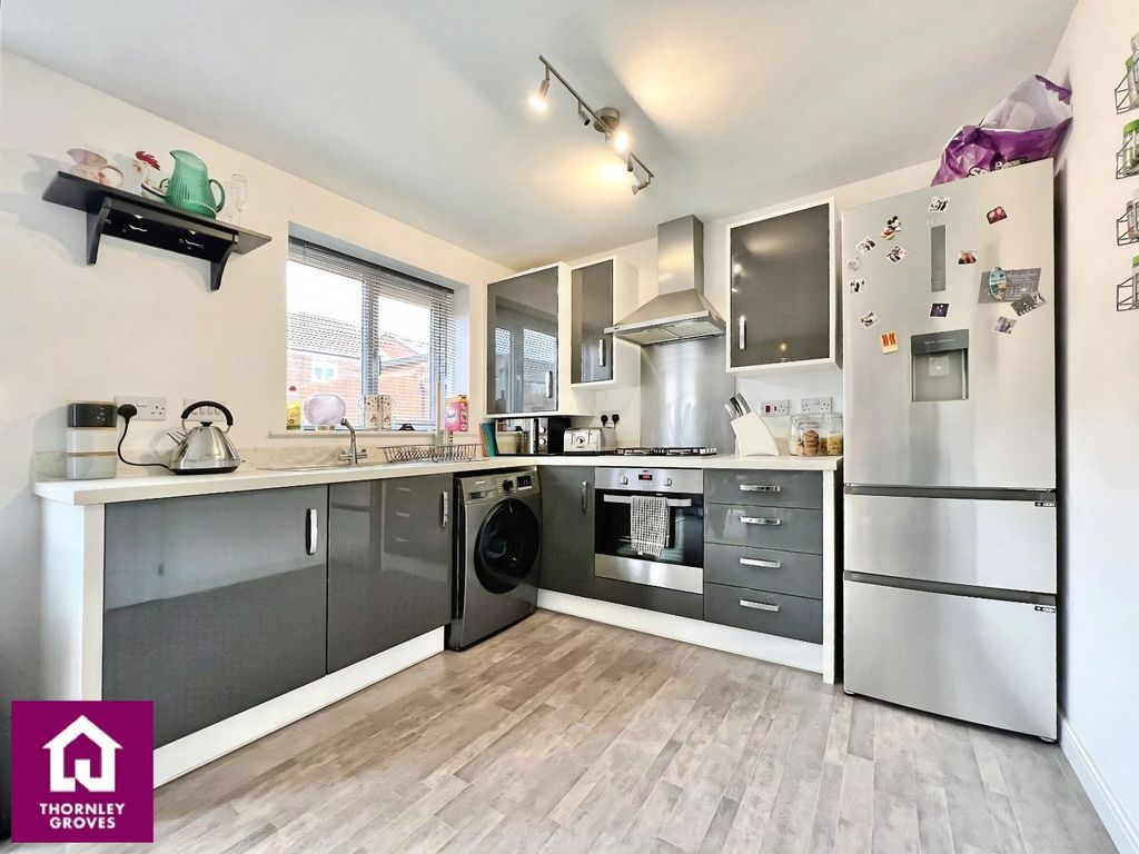 Property photo 3 of 12 Kitchen