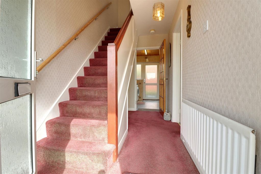 Property photo 2 of 15 Entrance Hall