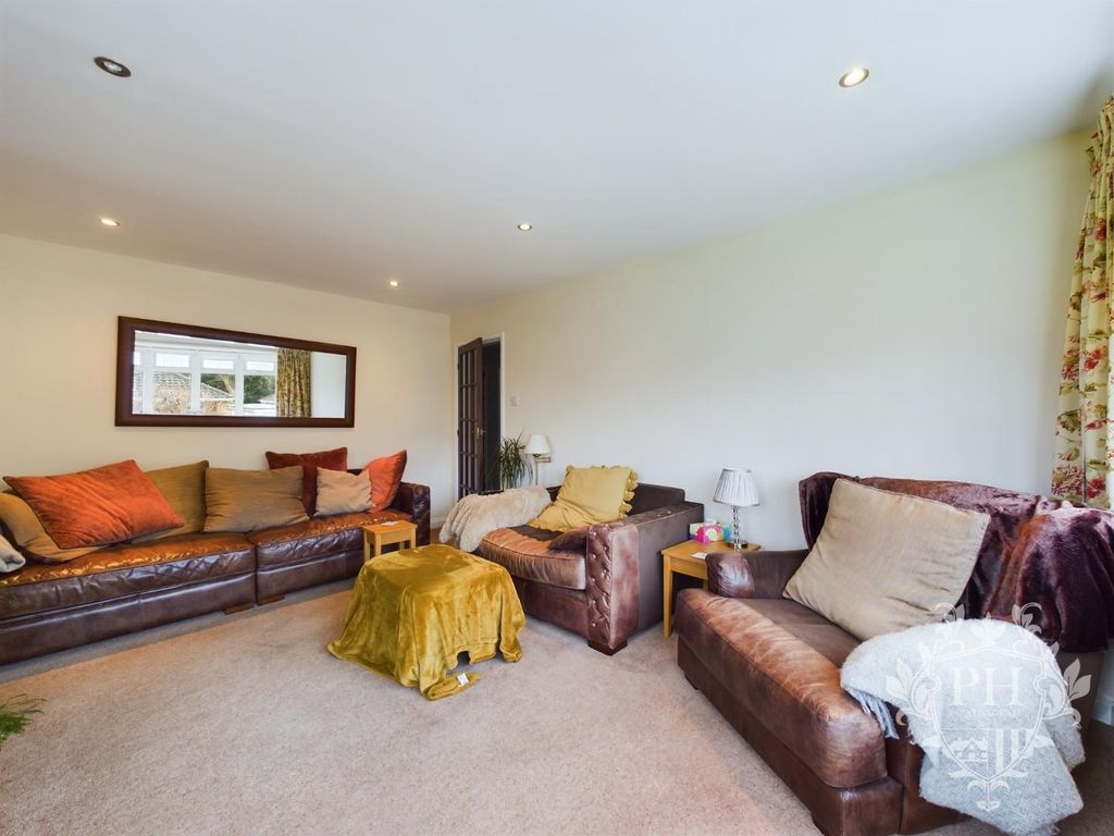 Property photo 3 of 16 Cam01415G0-Pr0234-Still004.Jpg