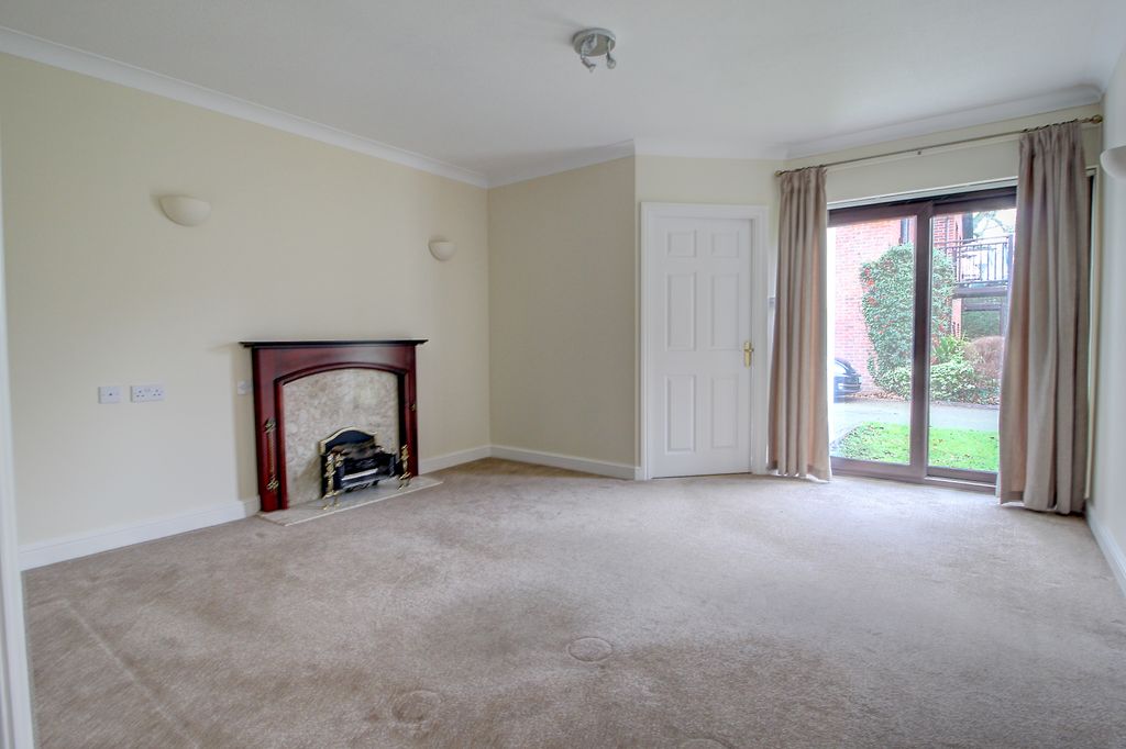 Property photo 3 of 18 Lounge Dining Room