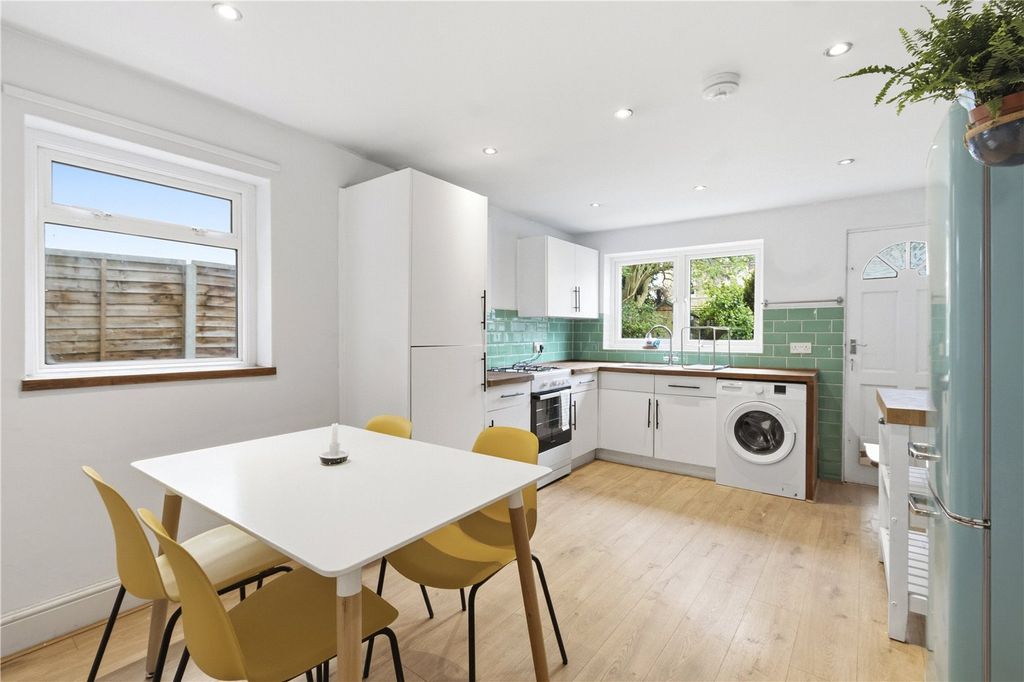 Property photo 2 of 10 Kitchen