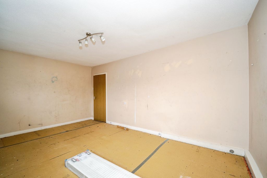 Property photo 3 of 13 Living Room Pic 2