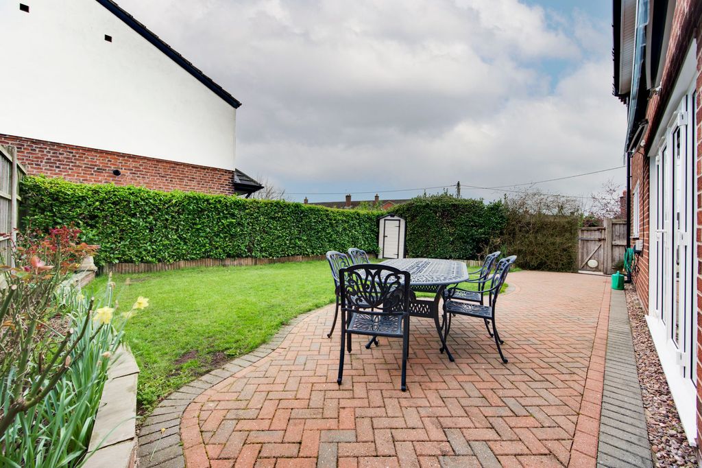 Property photo 2 of 25