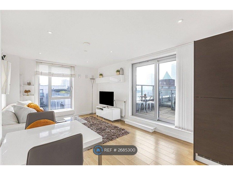 Property photo 1 of 22 Living Room