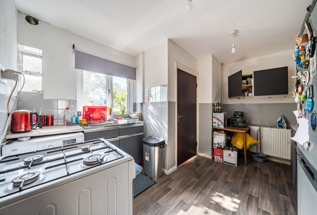 Property photo 2 of 13 1438358-13-69d62F...