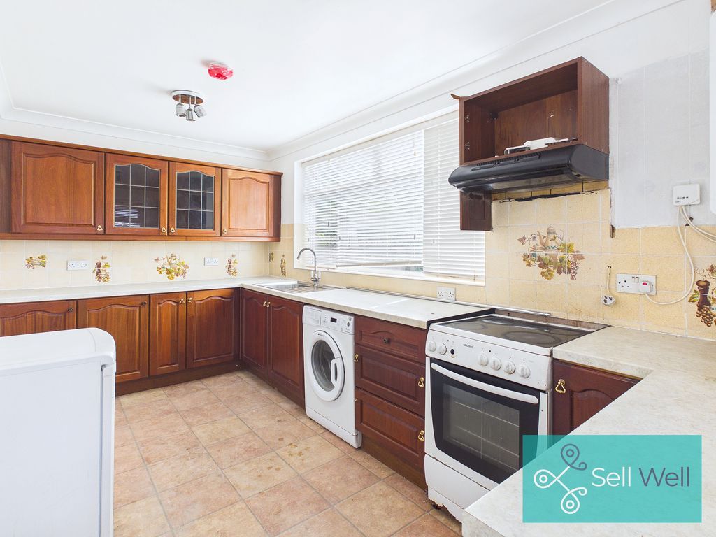 Property photo 3 of 14 Kitchen
