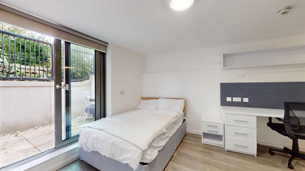 Property photo 1 of 23 Bedroom