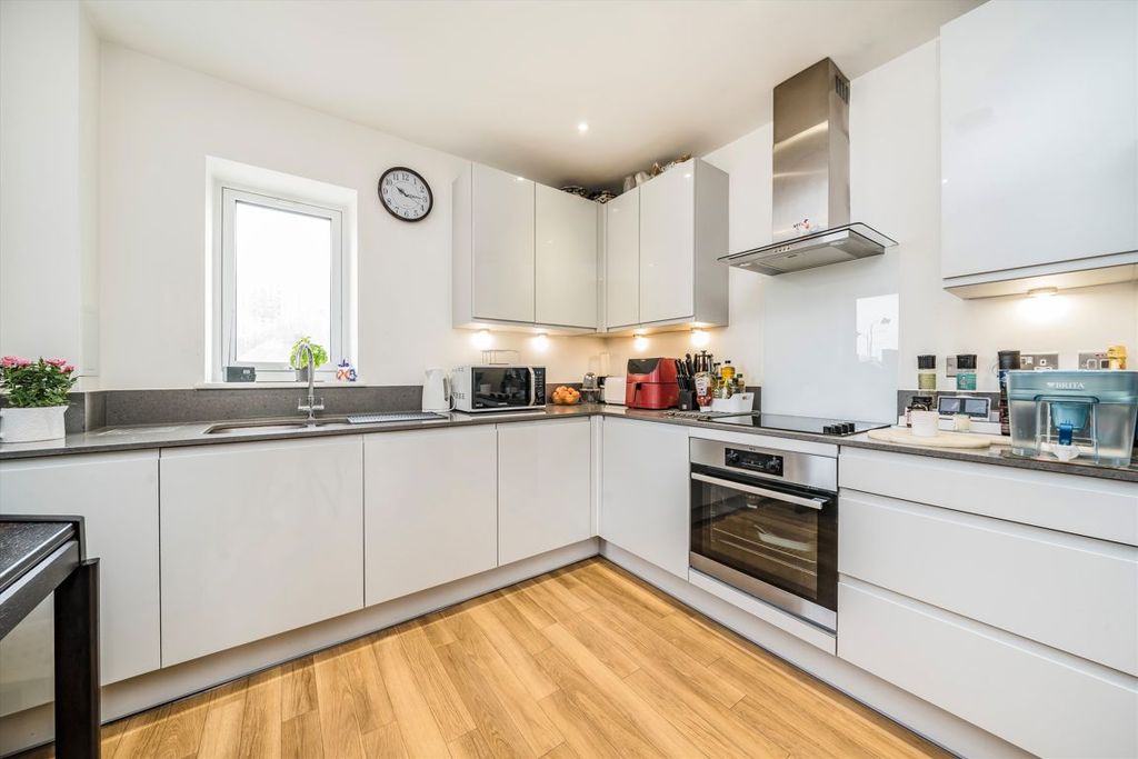 Property photo 2 of 6