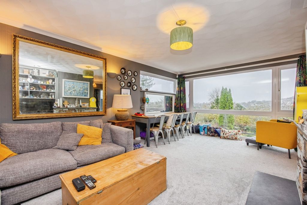 Property photo 3 of 17 Photo