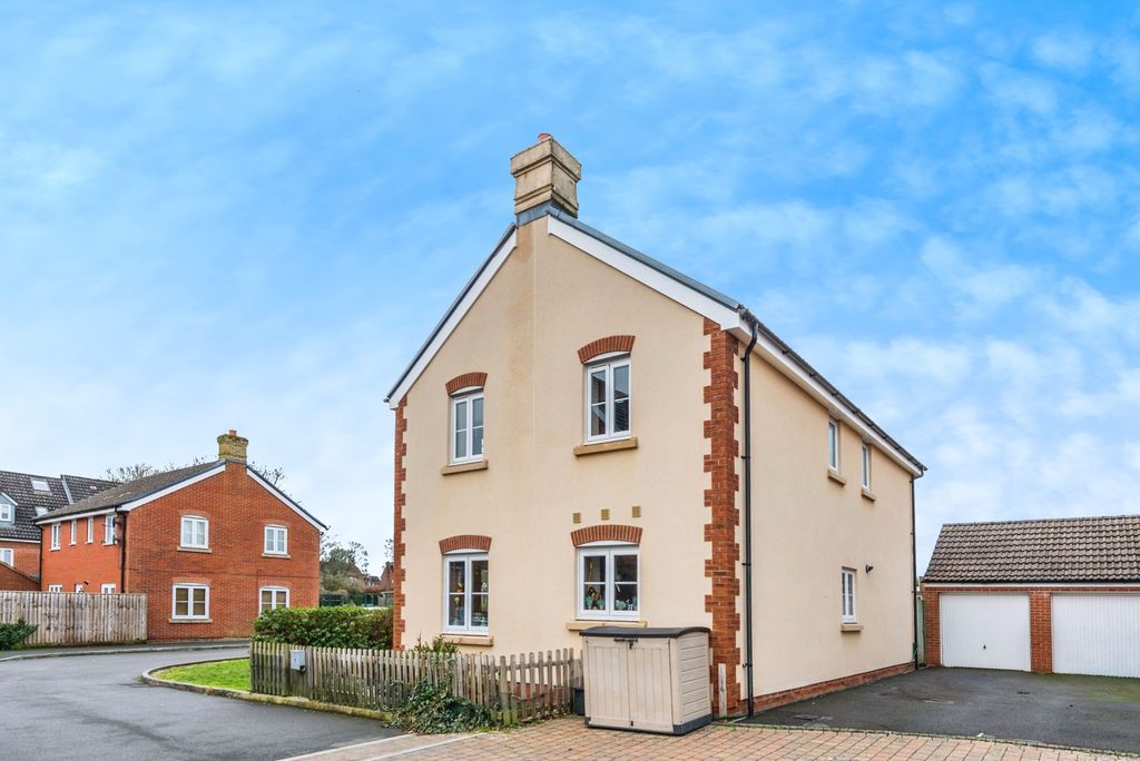 Property photo 2 of 20