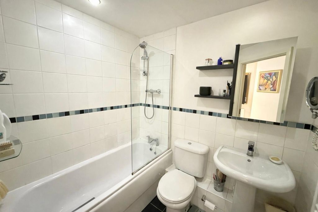 Additional image 10 of 2 bed flat for saleLatimer House, Marrow Meade, Fleet GU51