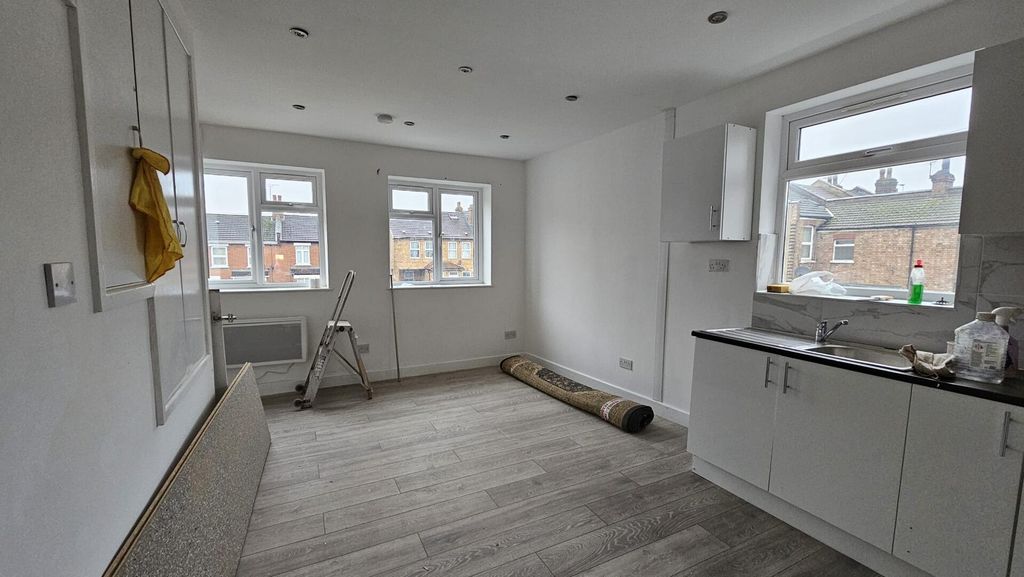 Property photo 2 of 8 Kitchen