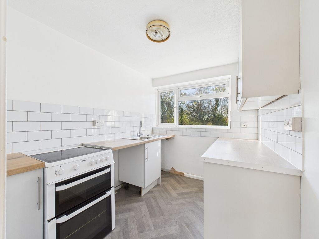 Property photo 2 of 6 Kitchen