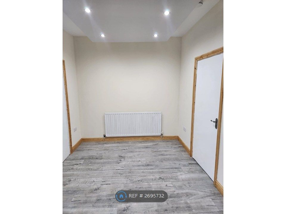 Property photo 3 of 8 Living Room