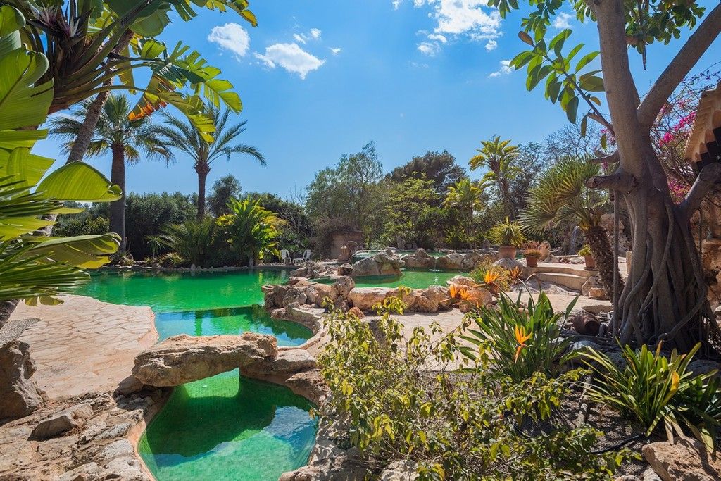 Property photo 2 of 20 Pool (1)