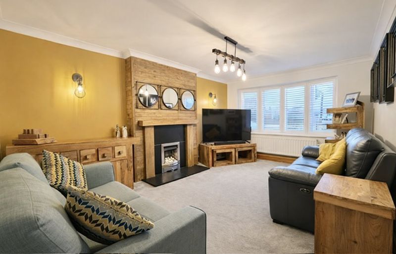 Property photo 2 of 31 Lounge