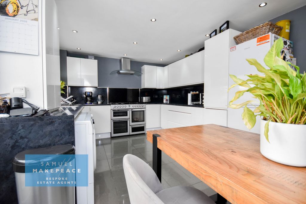 Property photo 2 of 20 Gallery