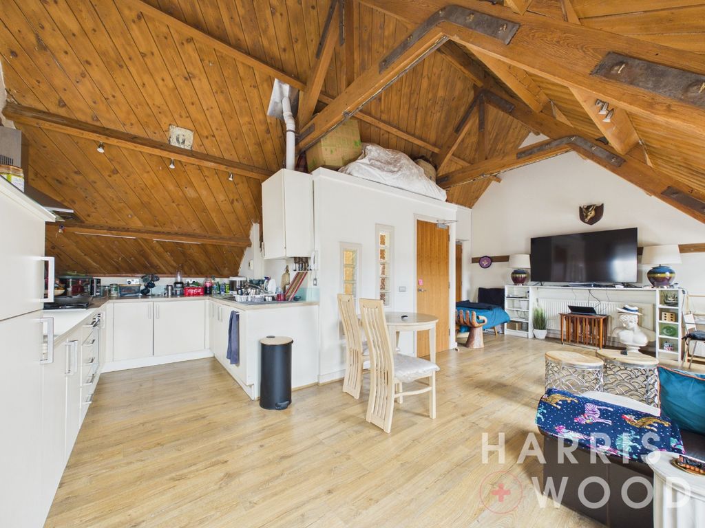 Property photo 2 of 15 5112243
