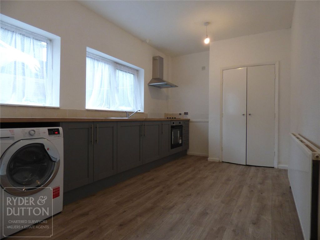 Property photo 3 of 12 Kitchen