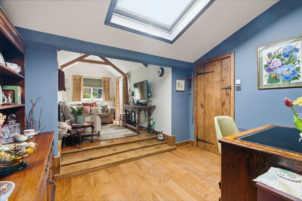 Property photo 2 of 21