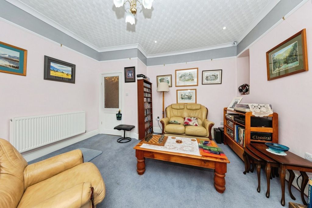 Property photo 3 of 20