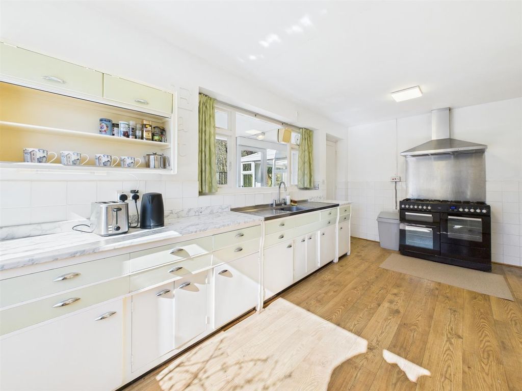 Property photo 3 of 37 Cam04116G0-Pr0148-Still007.Jpg