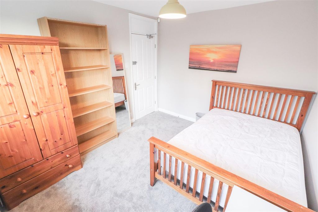 Property photo 1 of 11 21 Esher Drive-22.Jpg