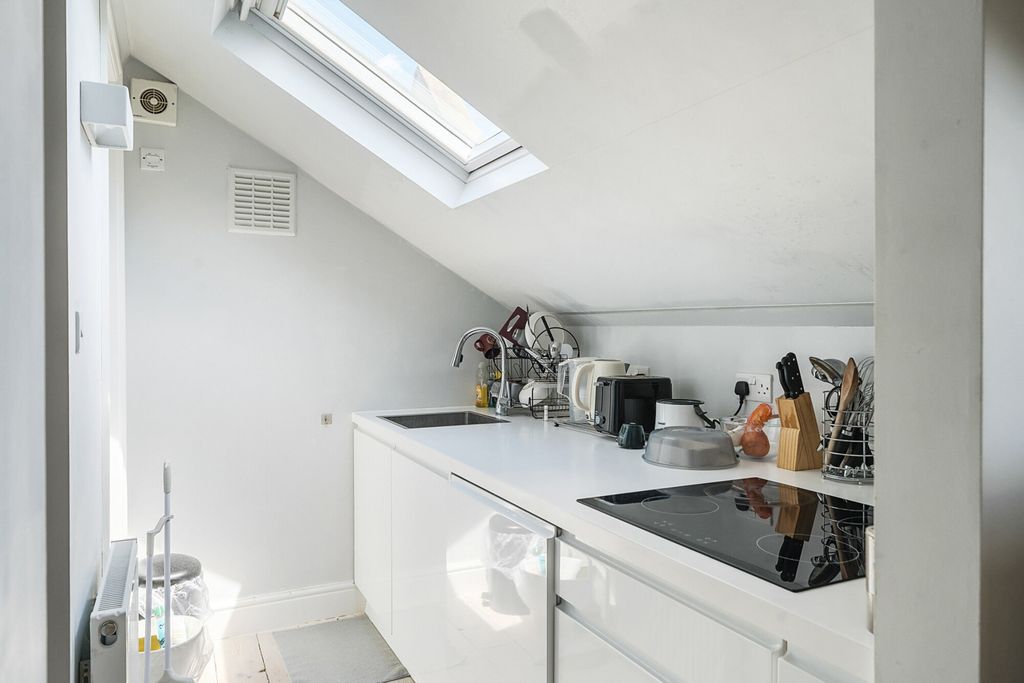 Property photo 2 of 19 Kitchen