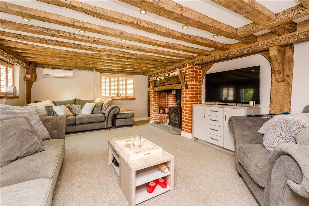 Property photo 1 of 15 Lounge