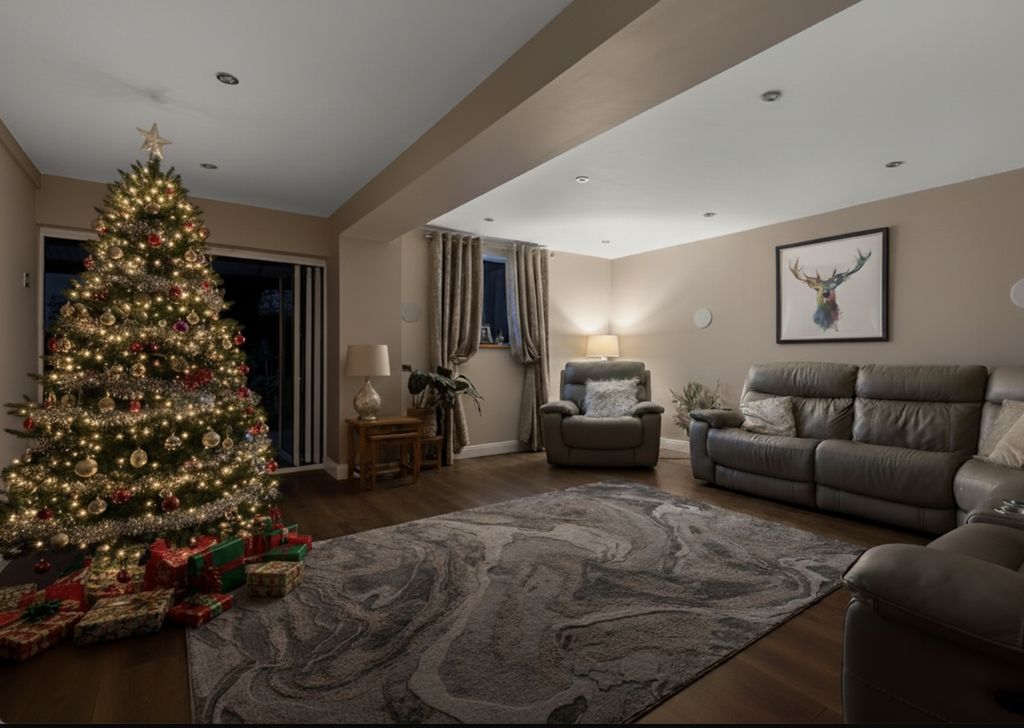 Property photo 3 of 31 East Lounge