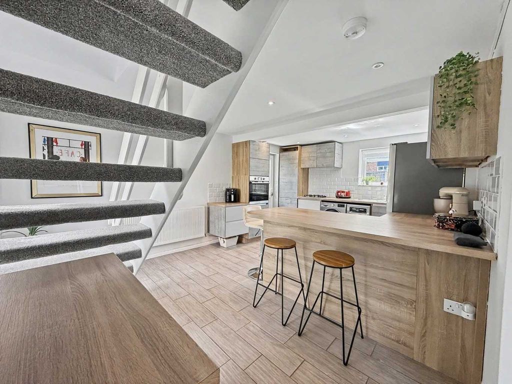Property photo 2 of 41 5027657