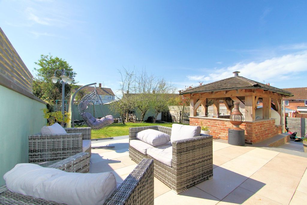 Property photo 3 of 19