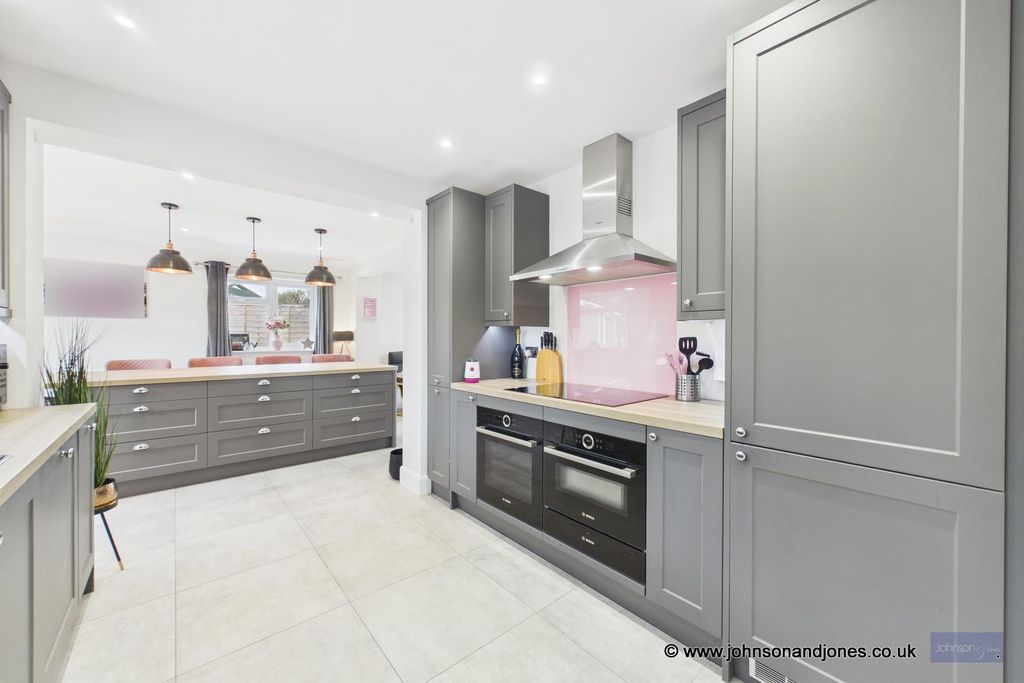 Property photo 3 of 23 3 Kitchen.Jpg