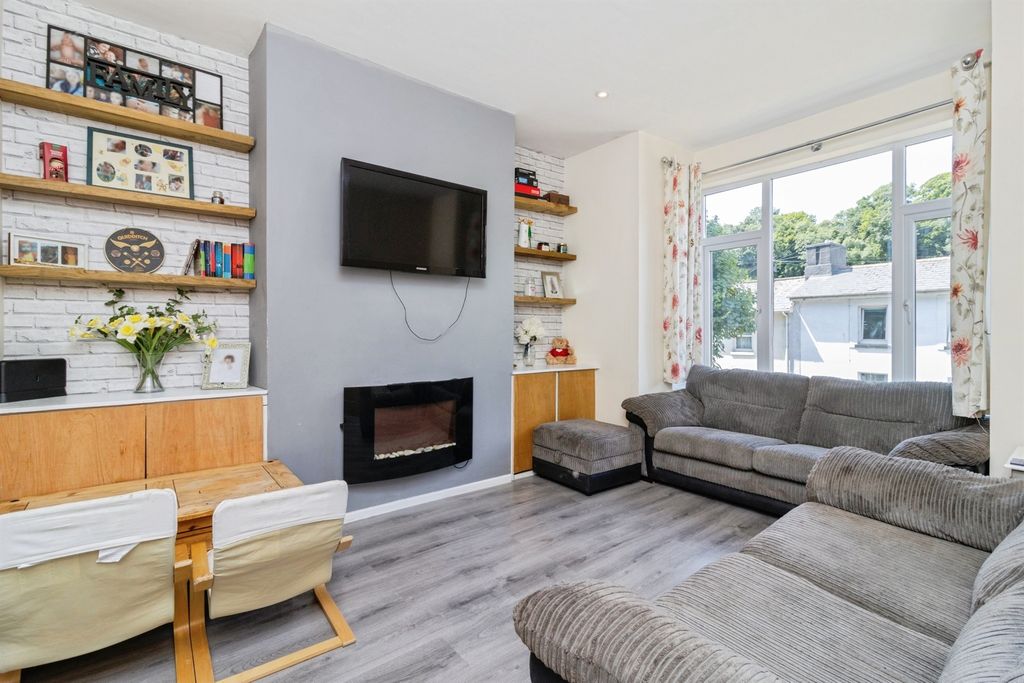 Property photo 3 of 16