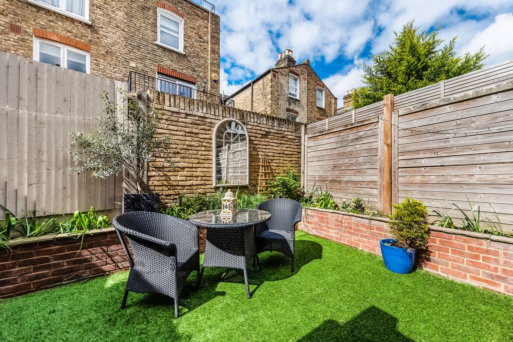 Property photo 2 of 12