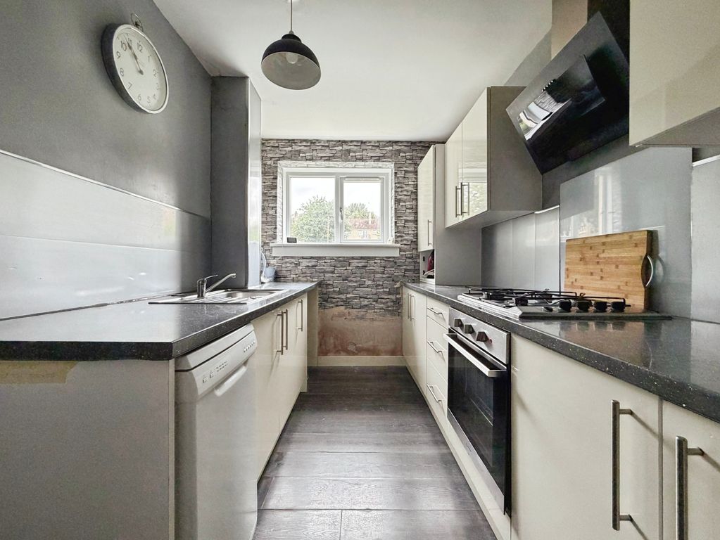 Property photo 3 of 9 Kitchen