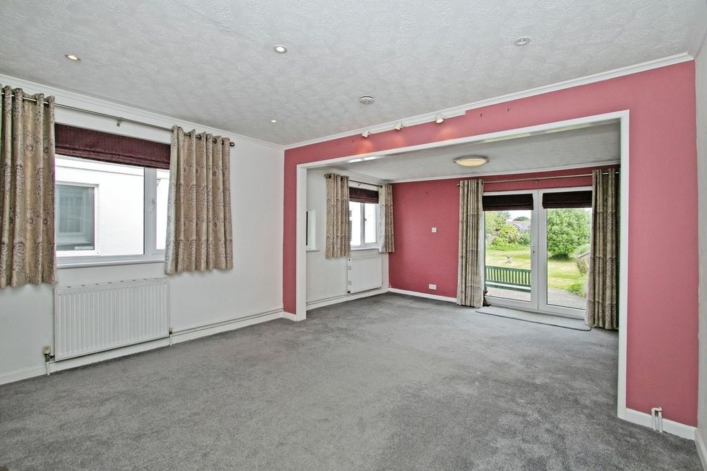 Property photo 2 of 25