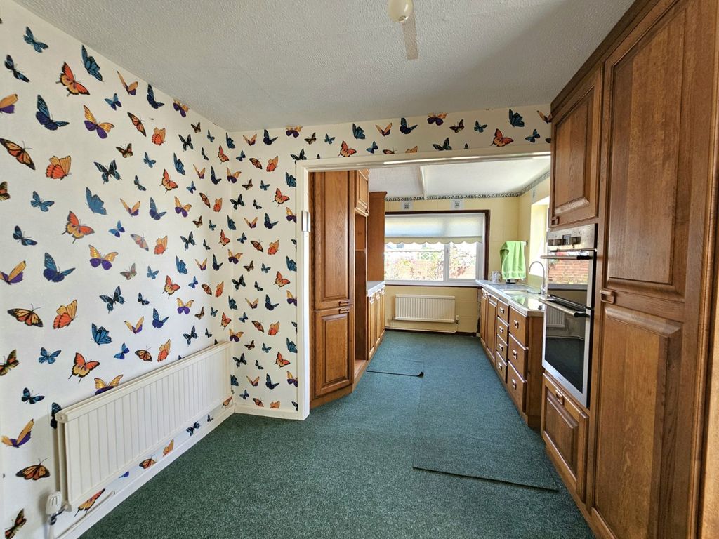 Property photo 2 of 12 Tiverton, Seddons