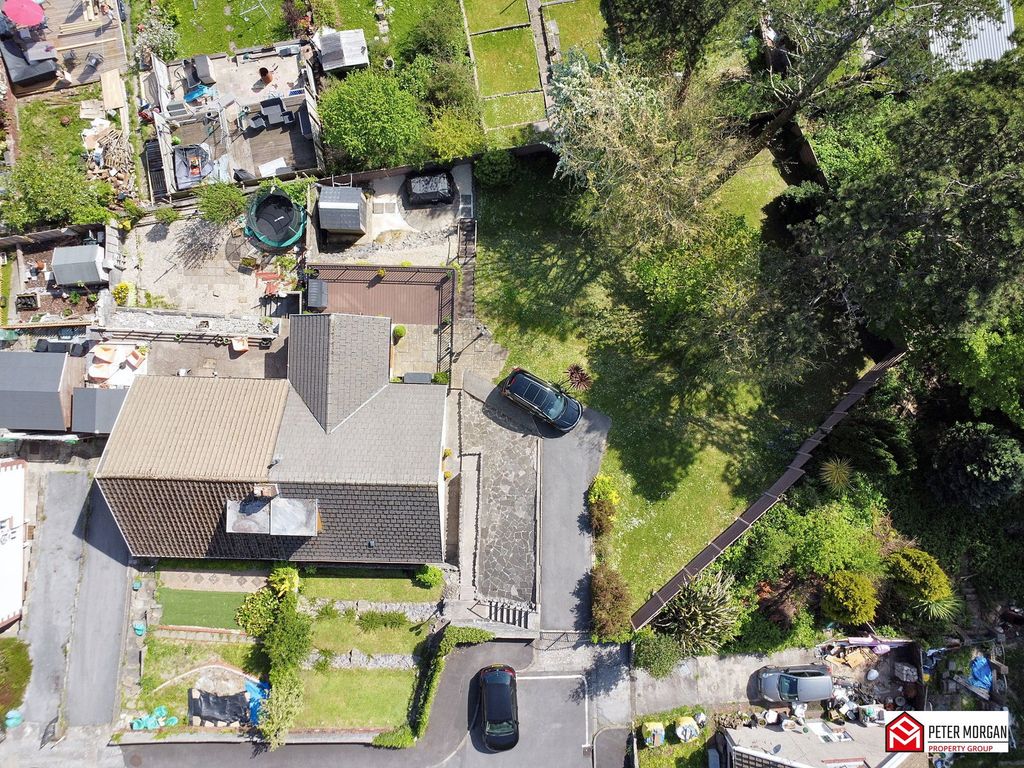 Property photo 2 of 32