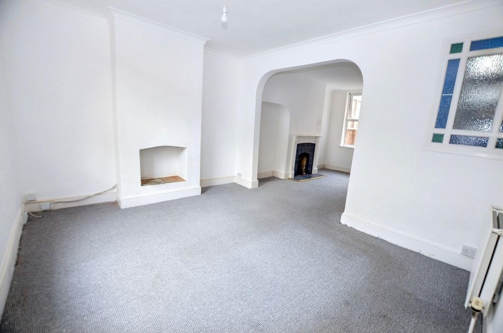 Property photo 3 of 10 Lounge