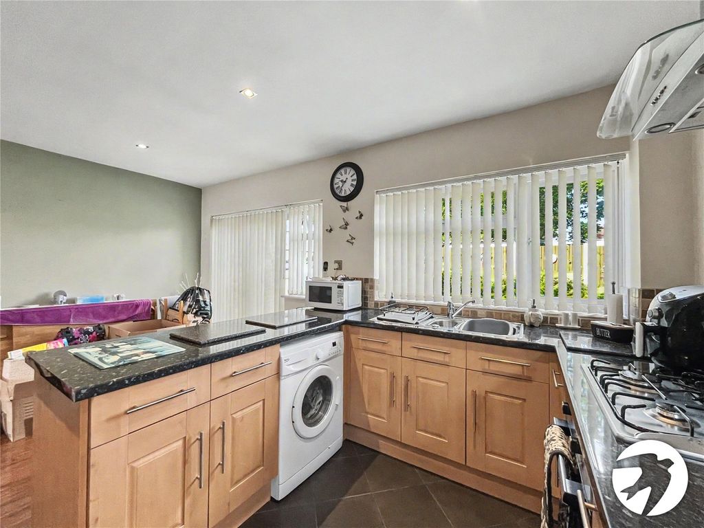 Property photo 3 of 14 Picture No. 06